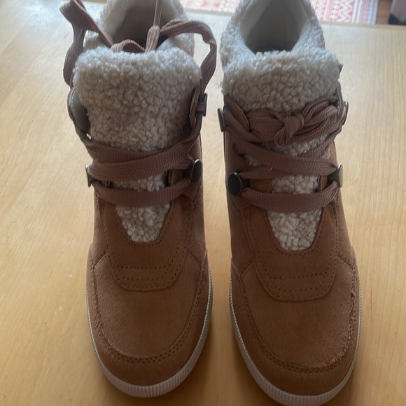 Sorel Out N About Cozy Faux Shearling, Size 7-NEW - Picture 5 of 8